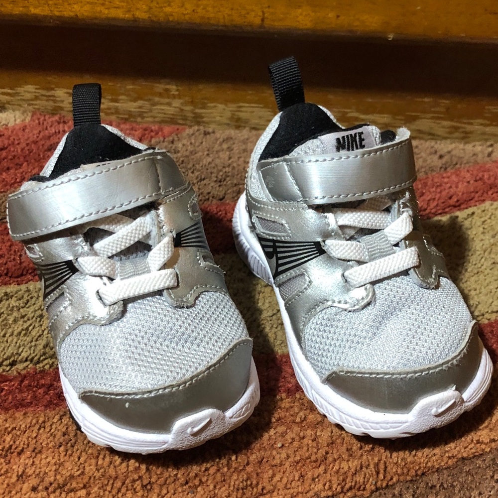 Nike Dart 10 Toddler Shoe Sneakers